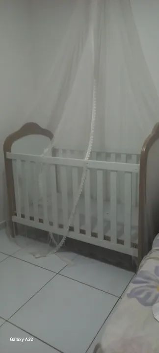 Vendo berço Elô padrão Americano em ótimo estado + dossel + mosquiteiro 300 reais - Foto 3