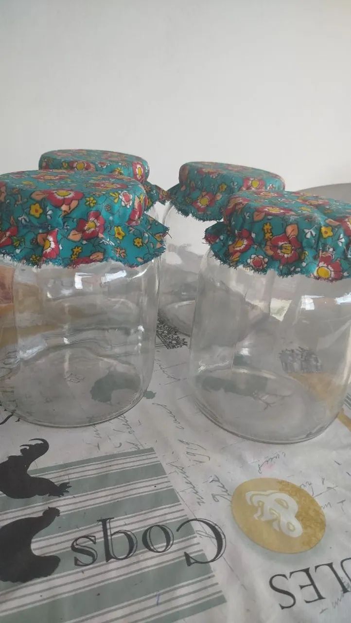 4 potes de vidro com tampa de tecido floral - Foto 2