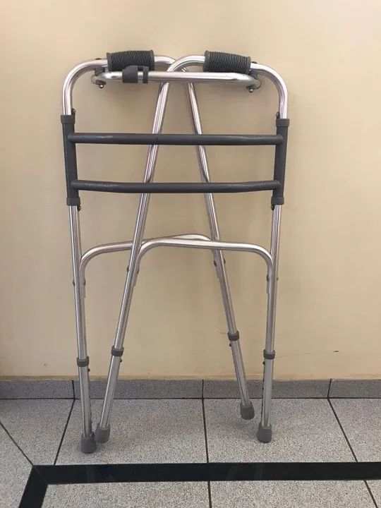 Andador e muleta absolutamente novos - Foto 3