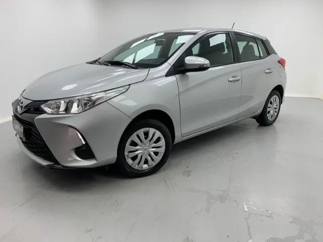 Toyota Yaris XL 1.5 Hatch Automático 2024 muito novo!!