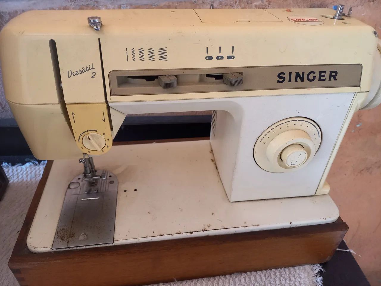 Máquina de Costurar Singer Versátil 2 - Foto 2