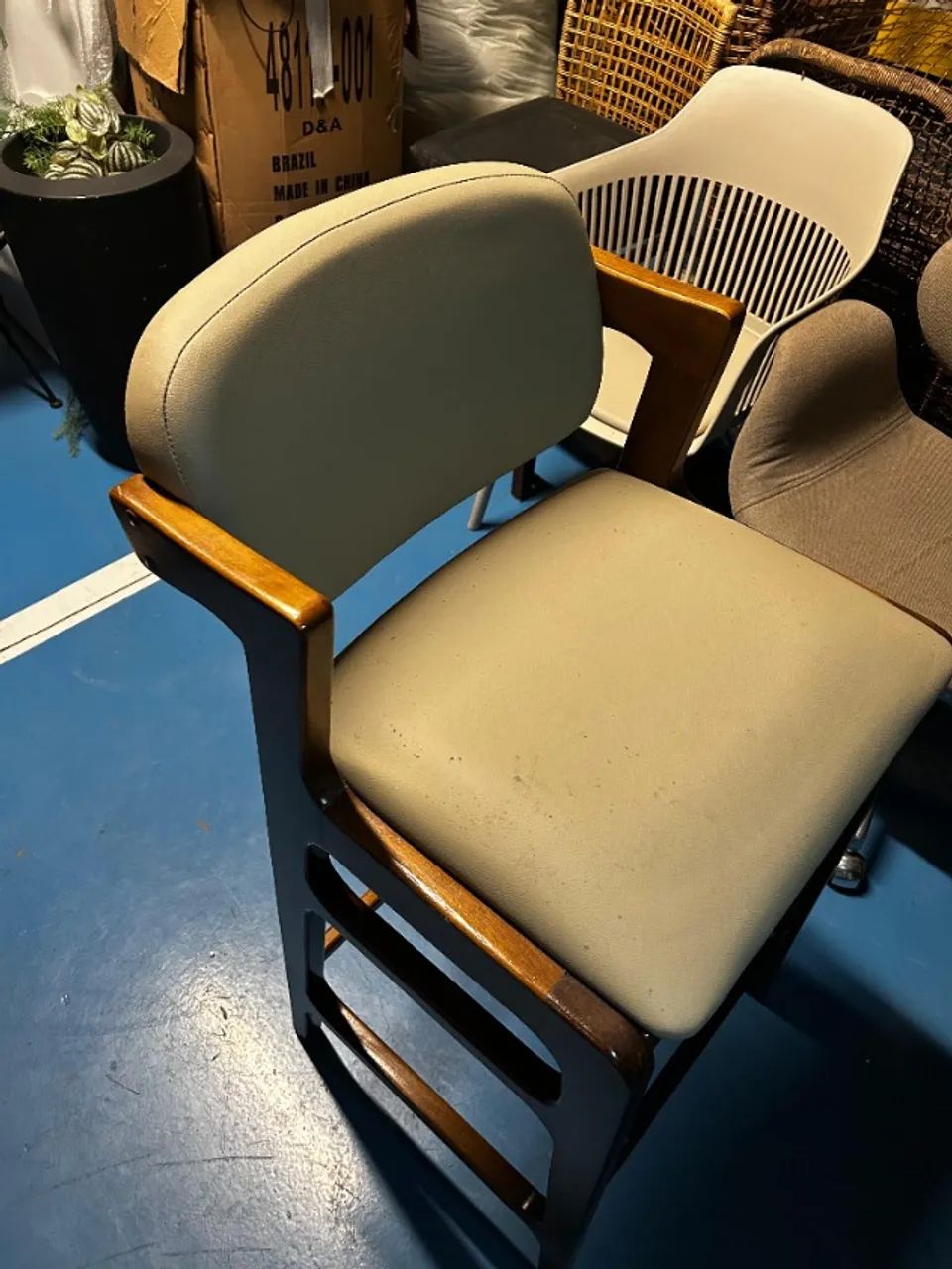 2 - Banqueta Alta Bar Cozinha - Bege    (R$622,71 cada)64307305635586123