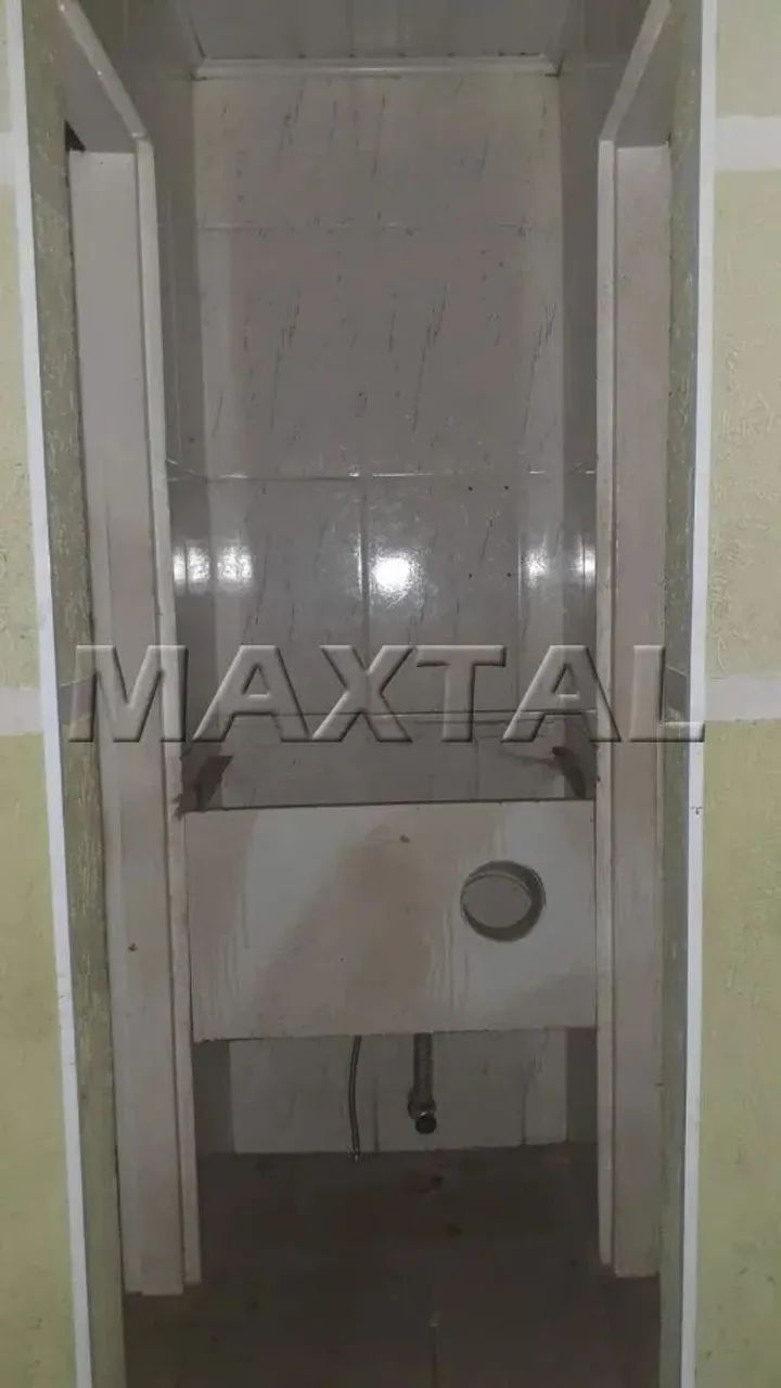 Loja de esquina para locação, com 15 metros de fachada, porta de aço e 2 vagas. - Foto 2