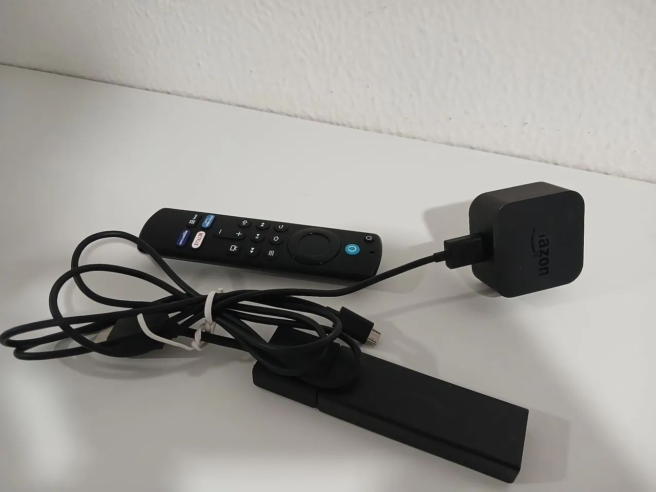(Usado) - Fire TV Stick (2024) Com controle remoto por voz com Alexa, Full HD.