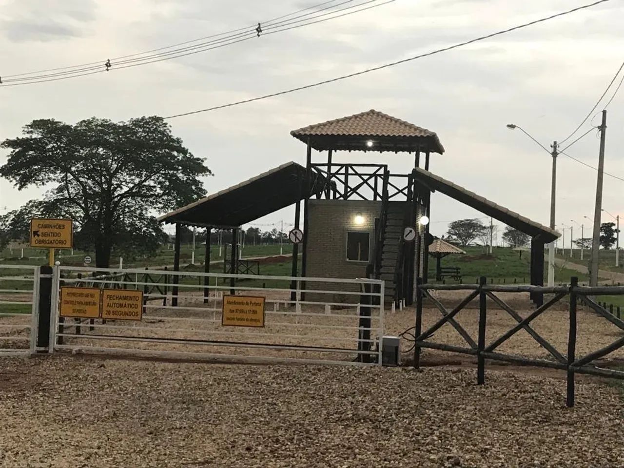 Terreno em condomínio fechado com área verde - Foto 4