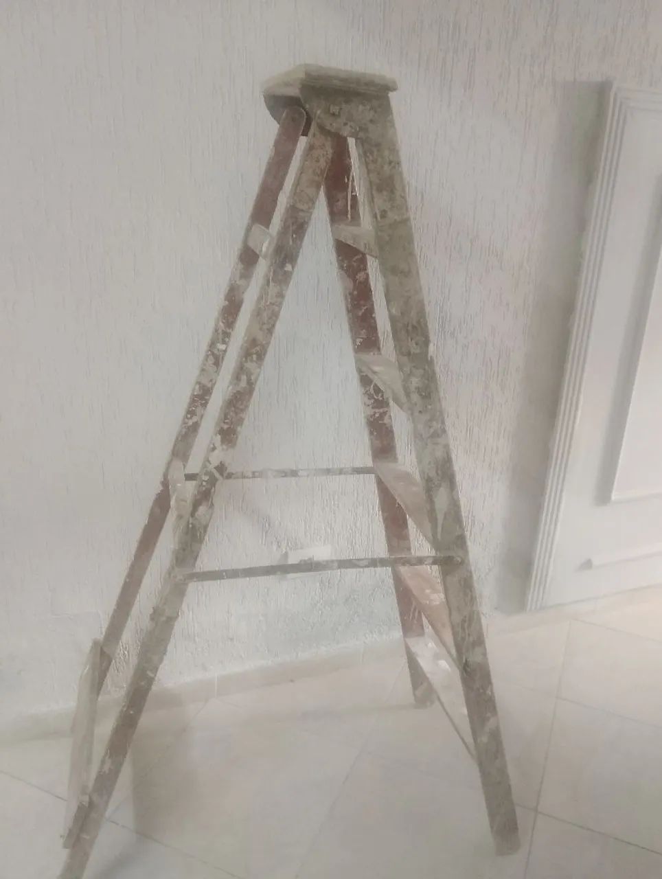 Escada de madeira para pintura de madeira  - Foto 2