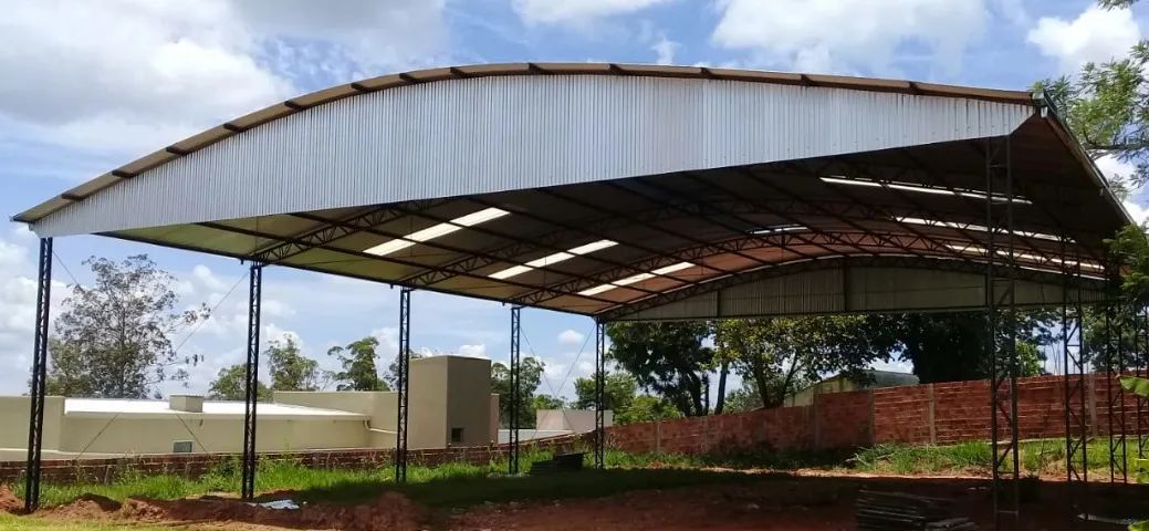estrutura metálica  medindo 10x40 - 400 m2. nova R$=80.000,00 completa - Foto 4