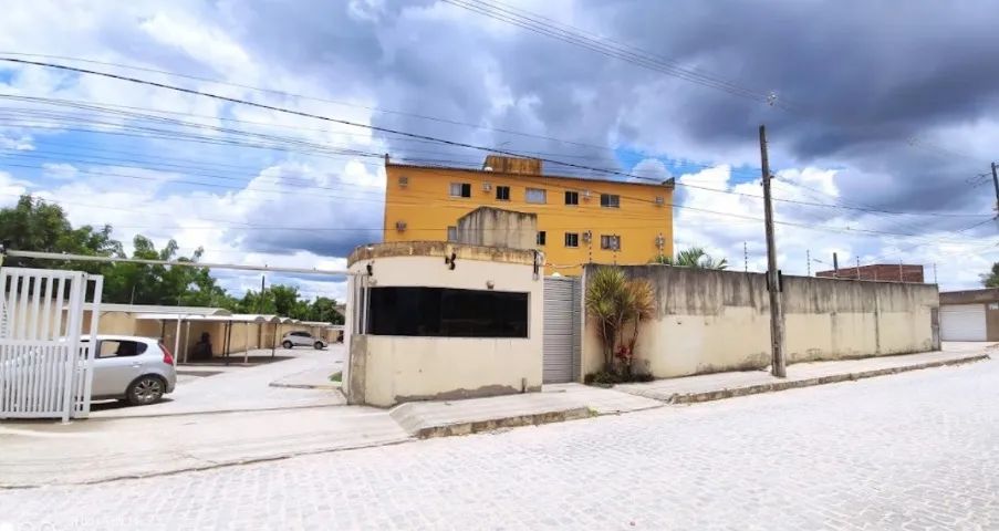 Apartamento 2/4 em condomínio fechado