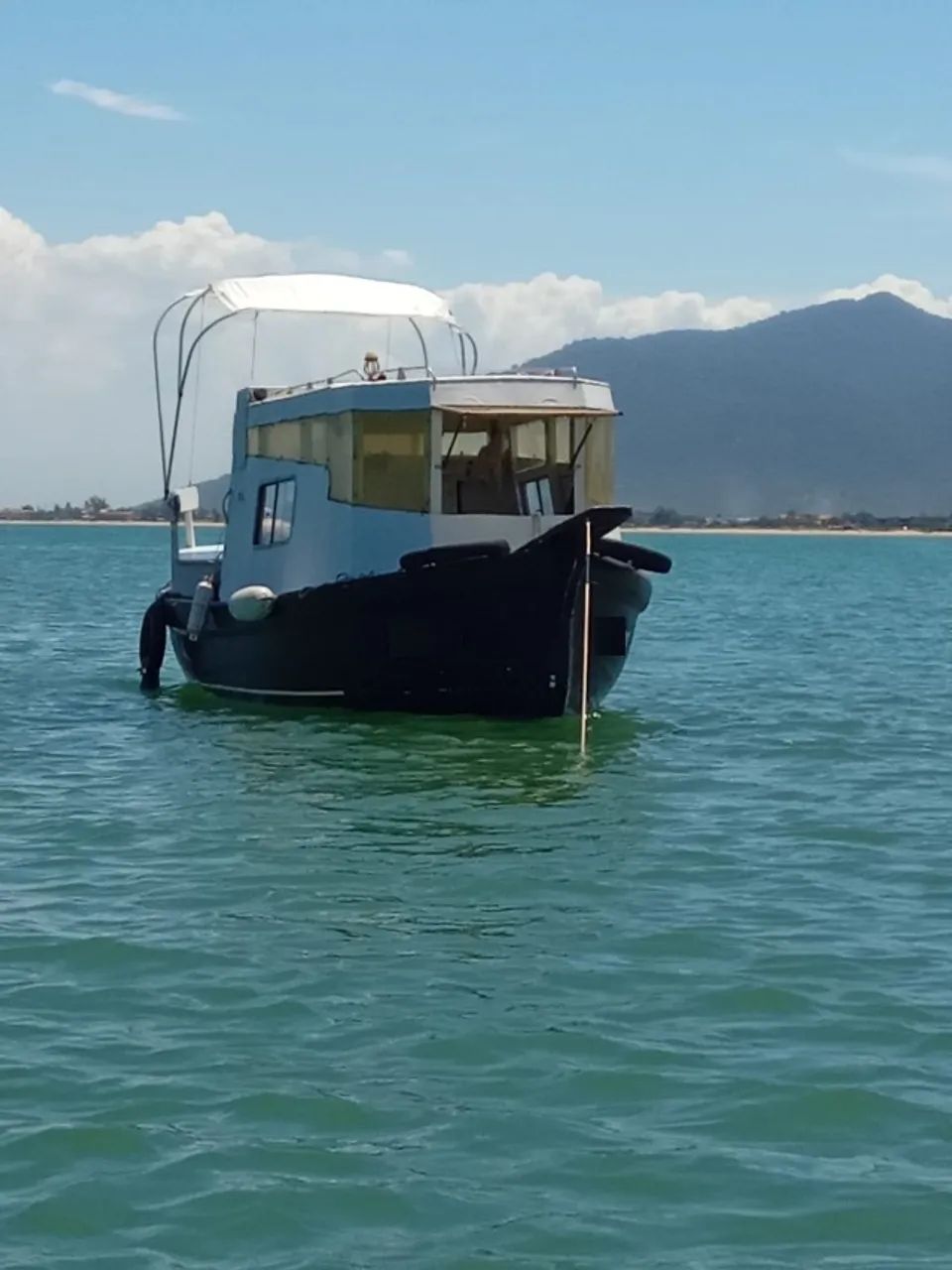 Vendo barco motor B18 casco de fibra