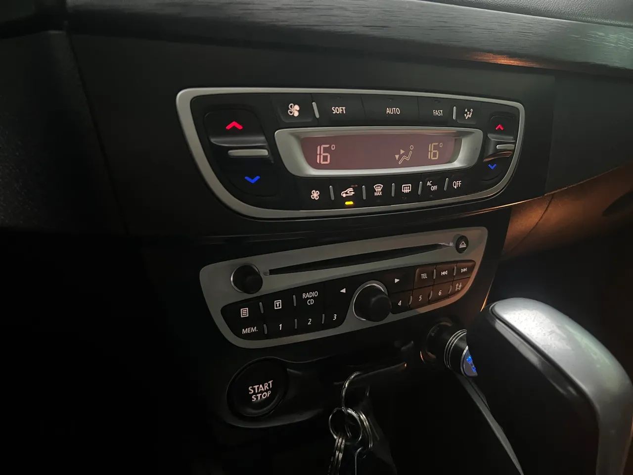 Renault Fluence Dynamique 2.0 16V FLEX AUT. 2012  - Foto 2