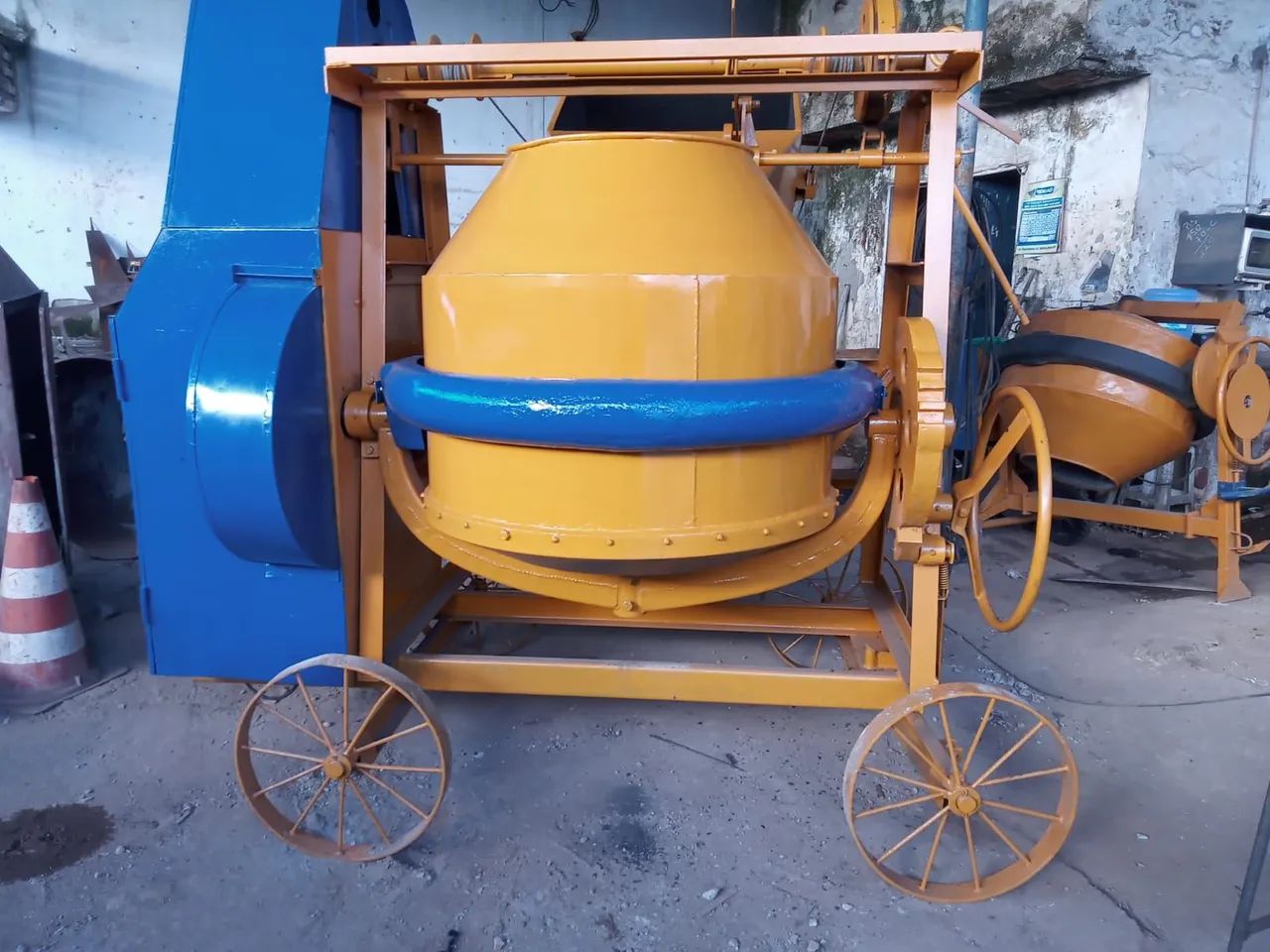 Vende se betoneira alto recarregável Menegotti  - Foto 6