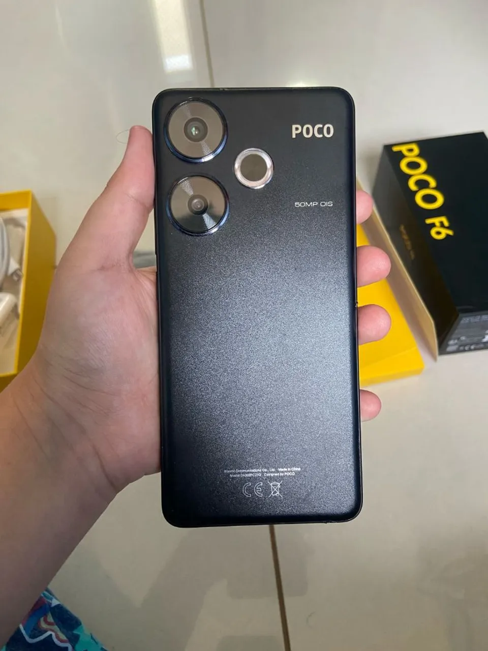 Xiaomi Poco F6 - em bom estado - LEIA