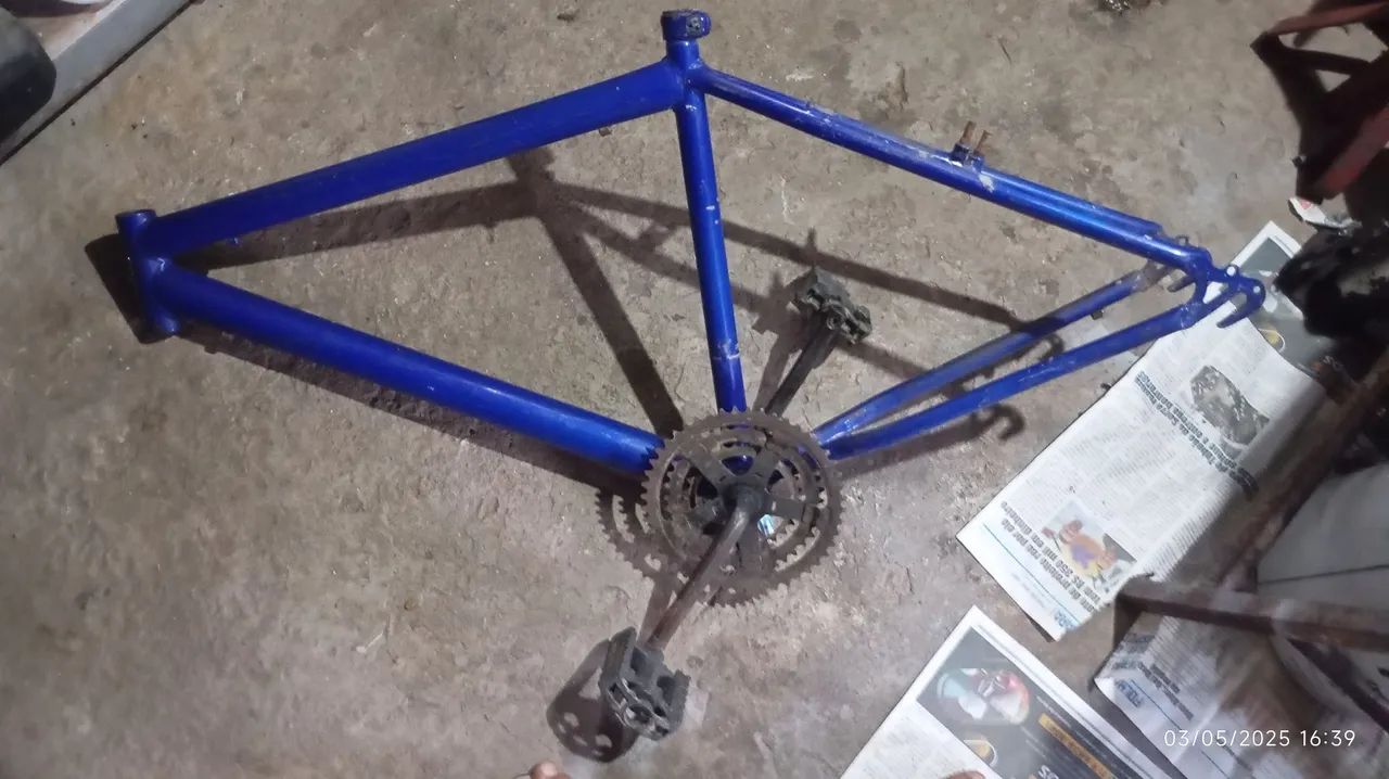 Quadro de Bicicleta Aro 26 reto com poucos detalhes 