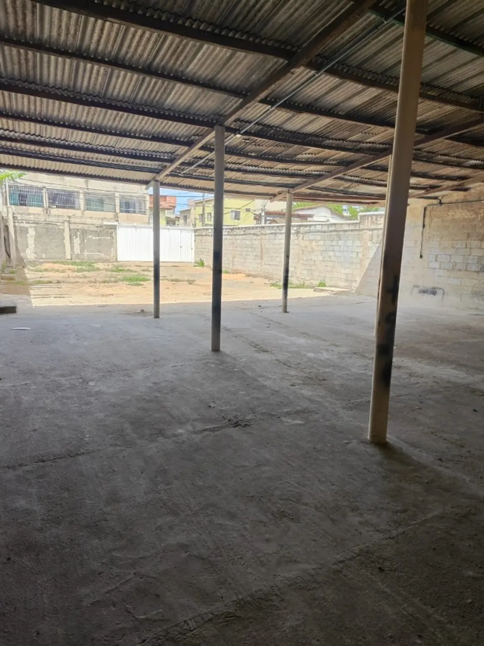 Aluguel de galpão 120m²em terreno de 360m² murado. Jardim Tropical