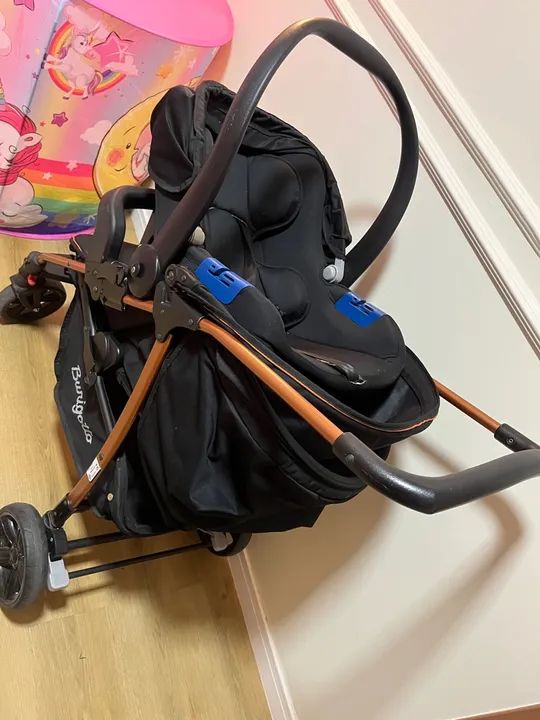 Carrinho de Bebê Burigotto com bebê conforto - Preto e Dourado - Foto 3