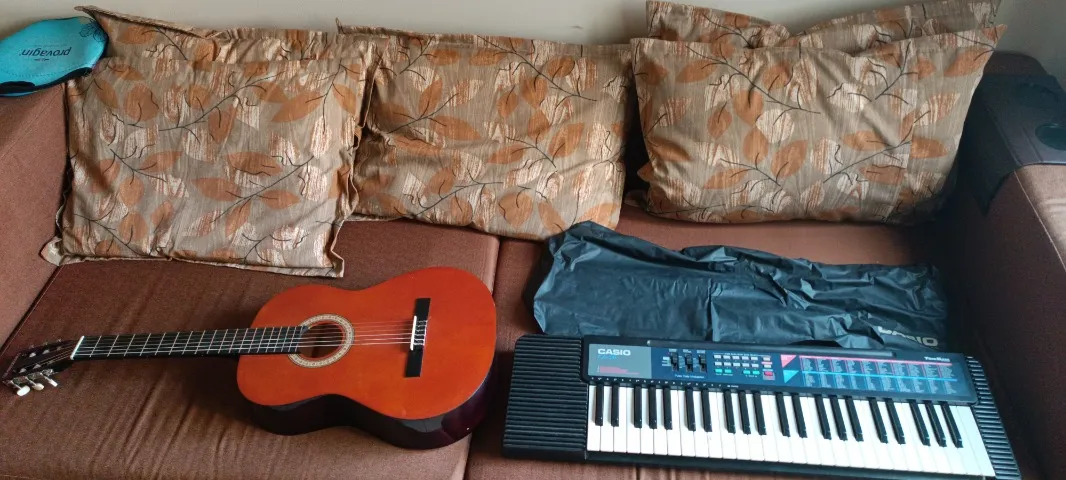 Teclado Profissional e Violão Analógico