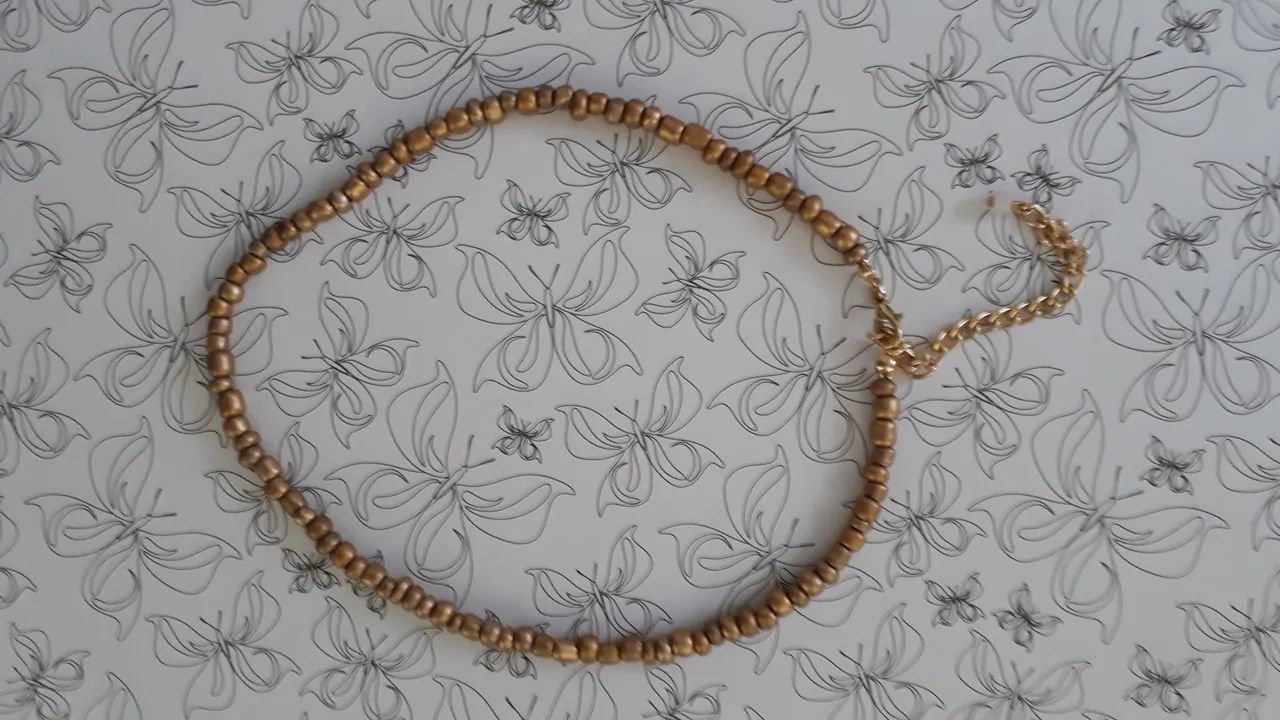 Colar miçangas douradas 