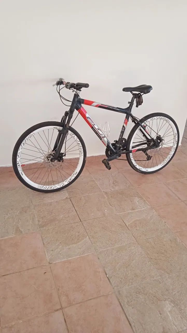 Linda e ótima Bike toda em Alumínio, Freios a Disco 