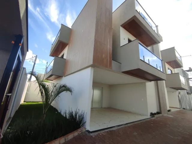 Sobrado com 03 suítes e terraço - Foto 2