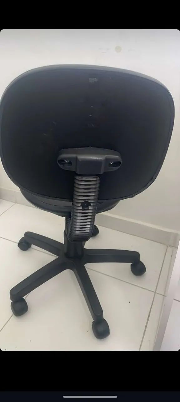 Mocho Preto Ergonômico com Rodízios - Foto 3