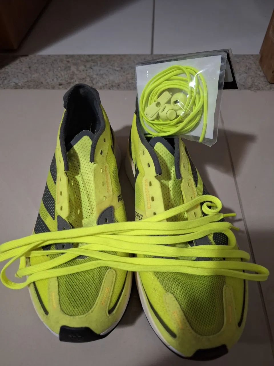 Adidas Adizero Boston 11 - Amarelo Vibrante com Cadarços Extras - Foto 4