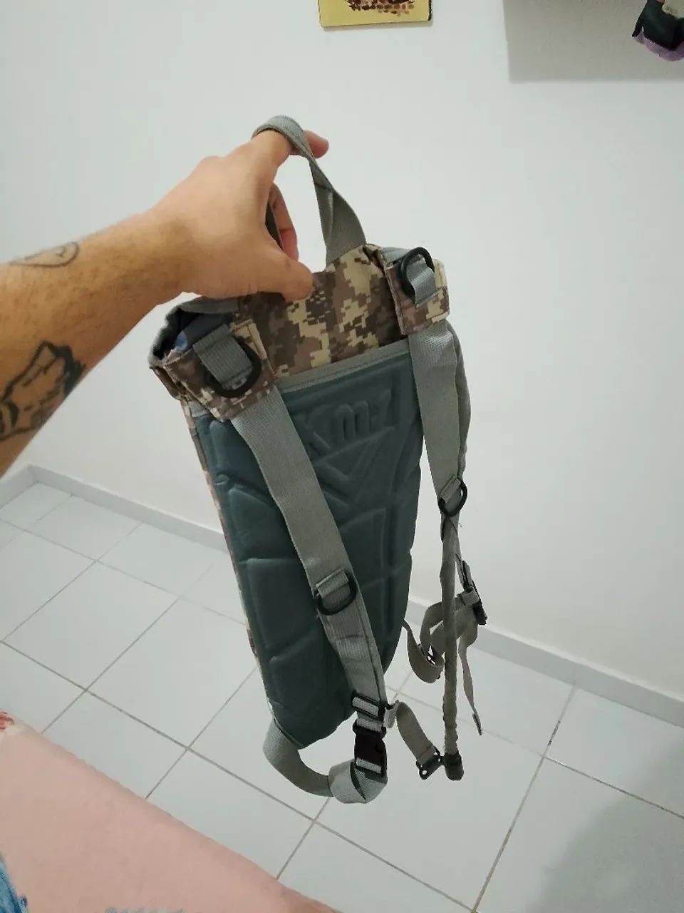 02 capacetes e 01 mochila térmica  - Foto 4