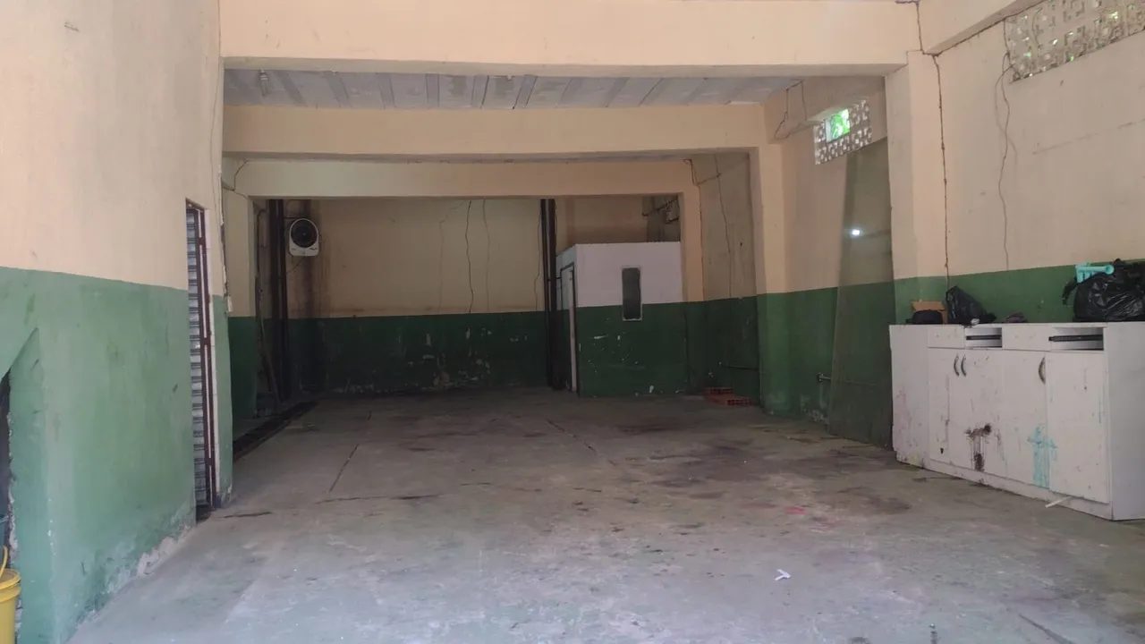 Alugo Prédio Comercial - 3 Andares | 480m² | Elevador de Carga | R$ 6.500 (IPTU incl.)
