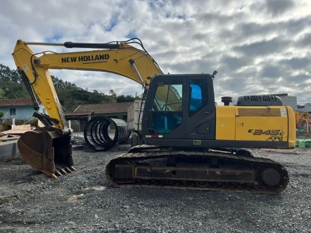Escavadeira Hidráulica New Holland E245C - Ano 2020