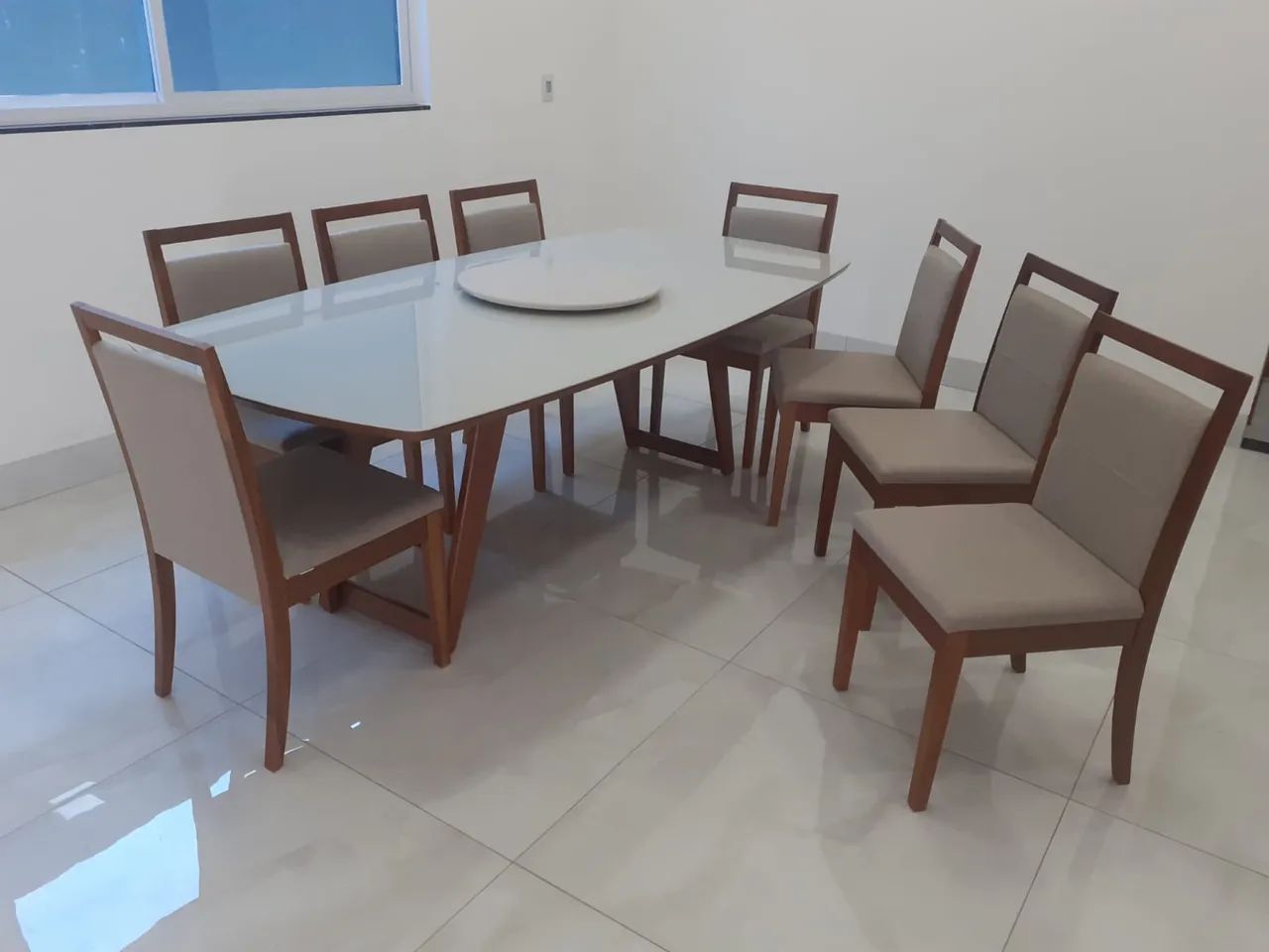Mesa toda de madeira pronta entrega nova 