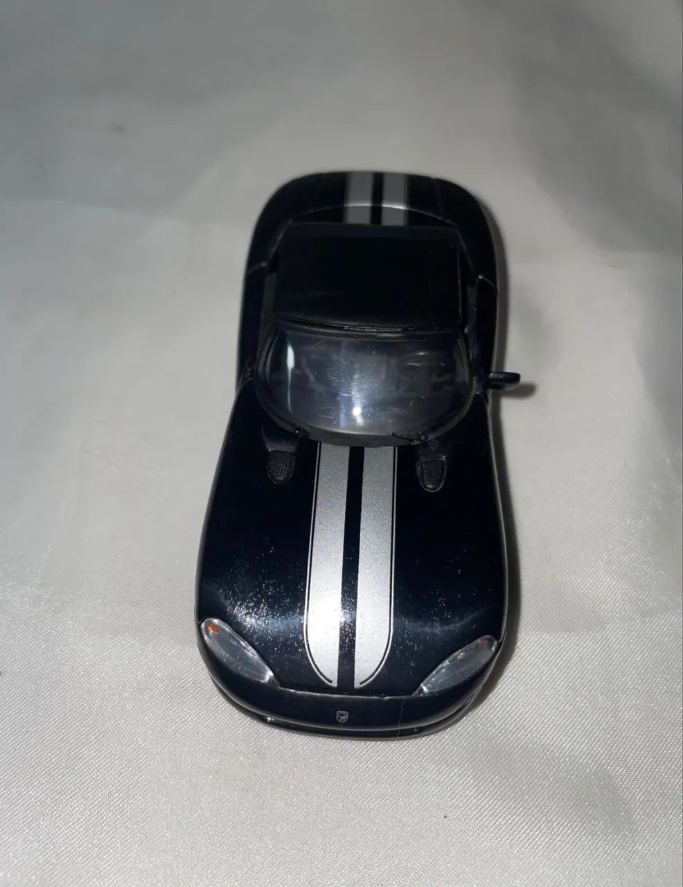 Miniatura Dodge Viper 1/43 Universal Hobbies