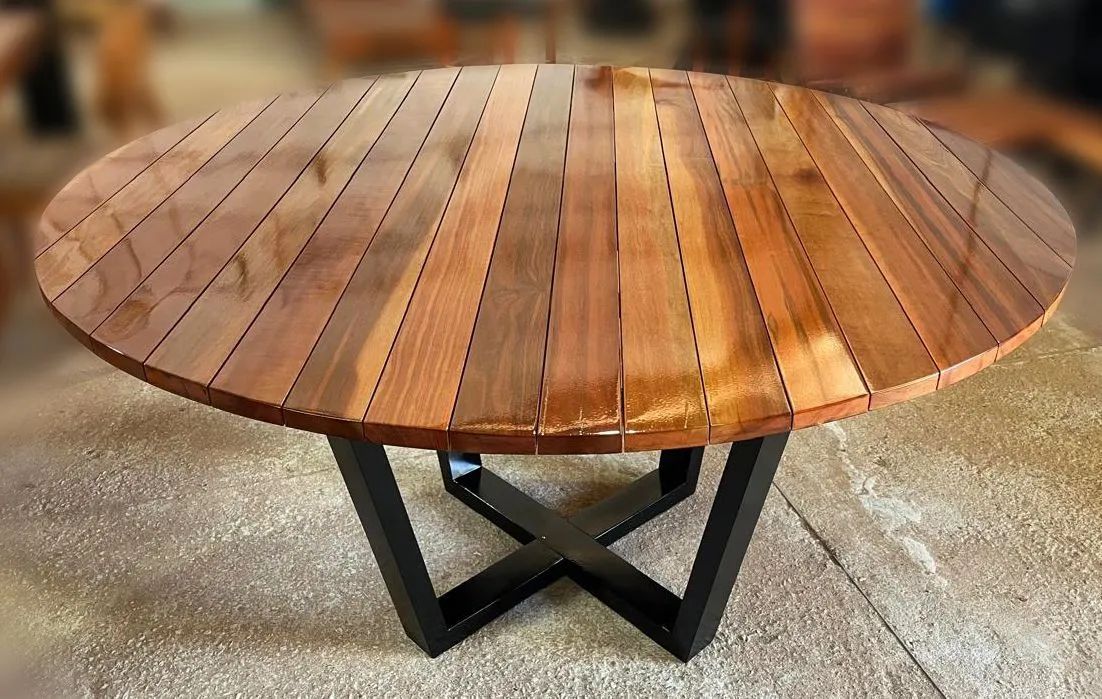 Mesa Redonda com pés pintados de preto (massaranduba - 1,50m)