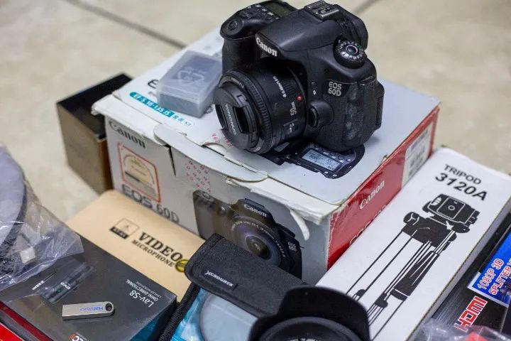 Kit Completo Câmera Canon 60d + Lente 50mm + Baterias + Acessórios - Foto 3