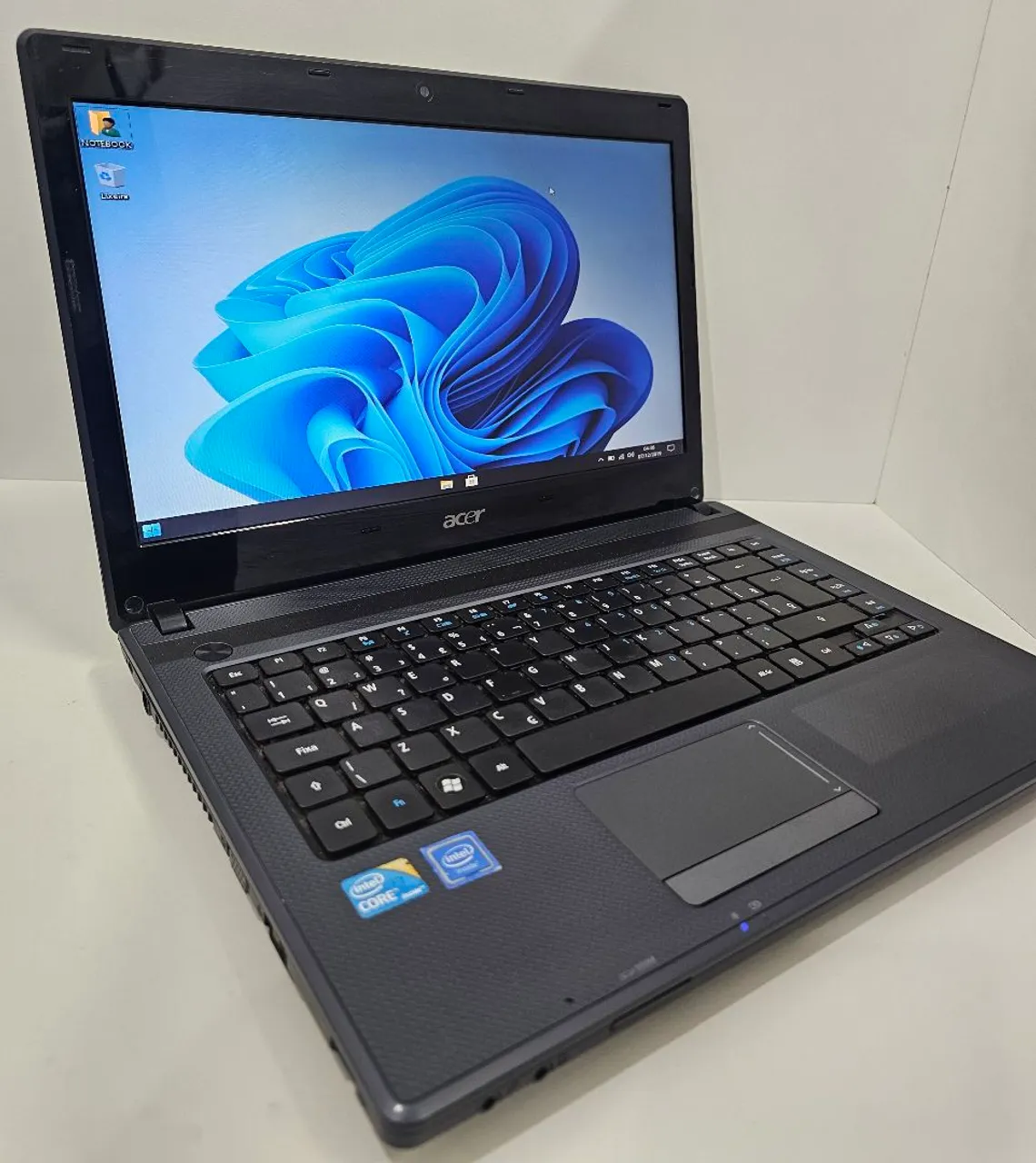 Acer , Core i3 ,SSD 128 GB E 4 GB DE RAM