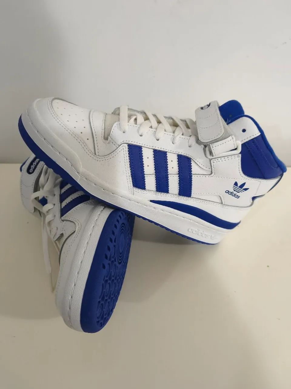 adidas originals forum mid branco e azul de R$ 899 por R$ 600