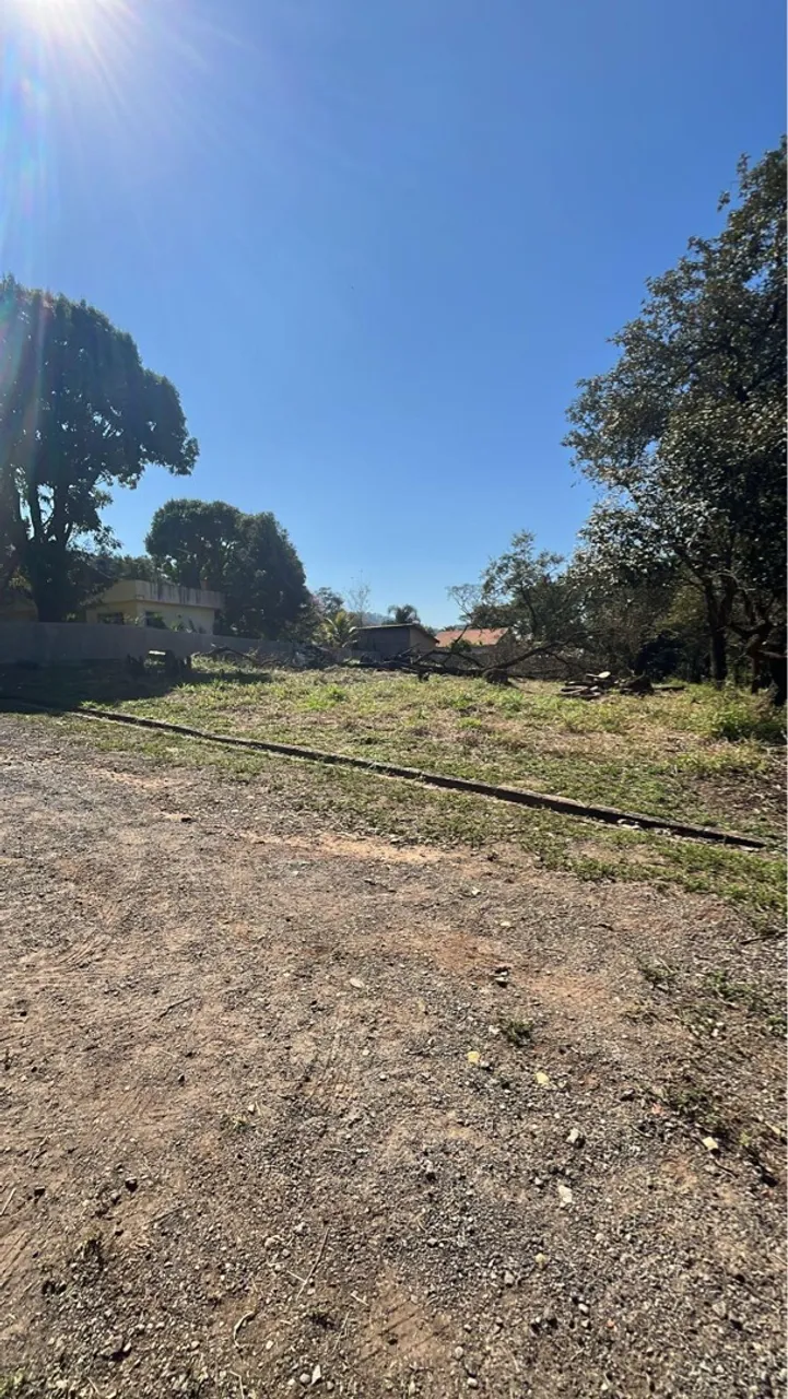 Vendo terreno plano 650m2, area boa com casas com piscinas- Pirapora do Bom Jesus