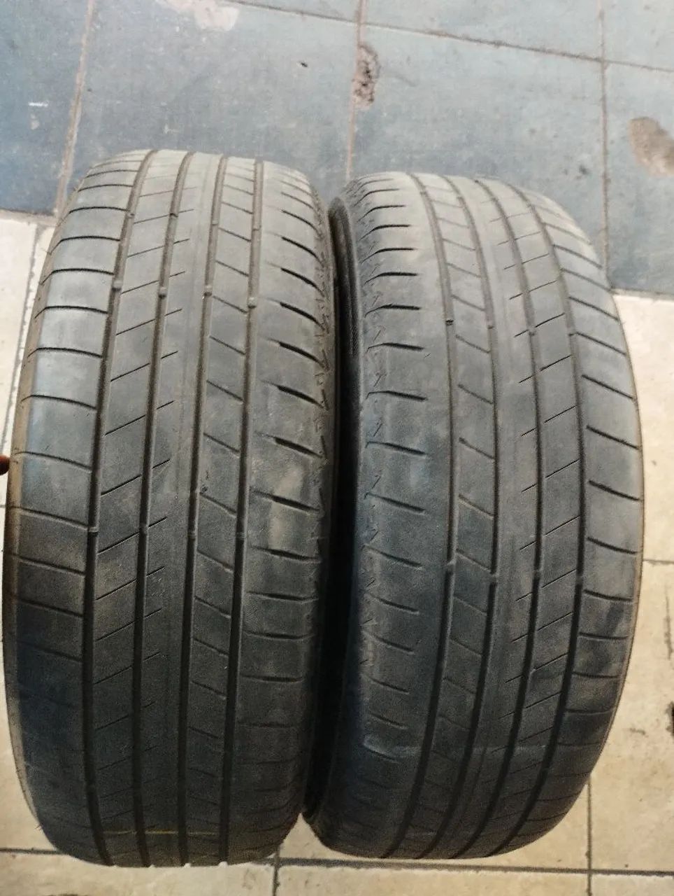 Par de pneus marca bridistone alenza aro 215/60/17 - Foto 2