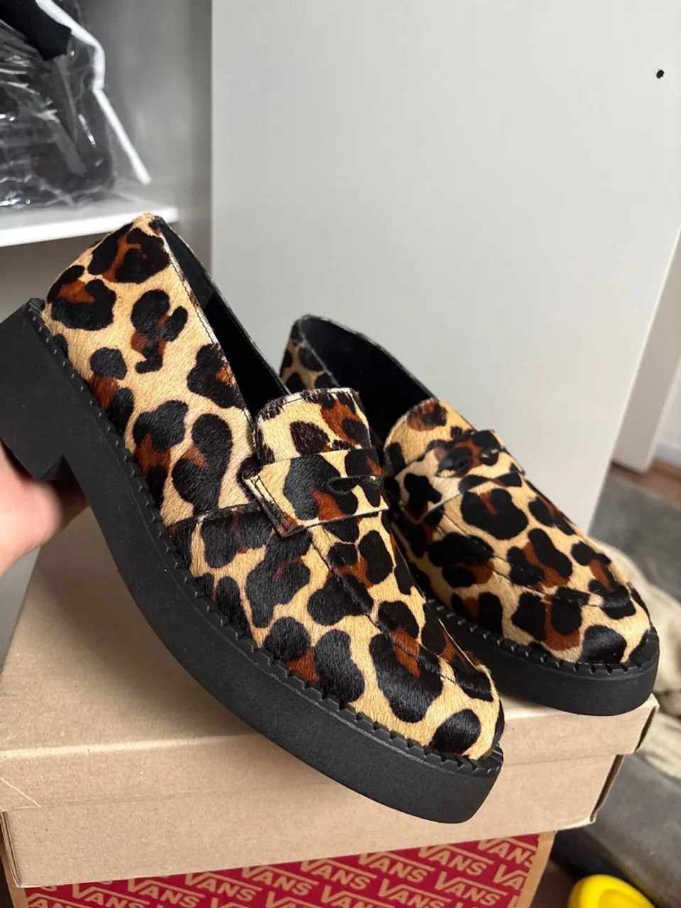 Sapato Loafer com estampa de leopardo amaro 