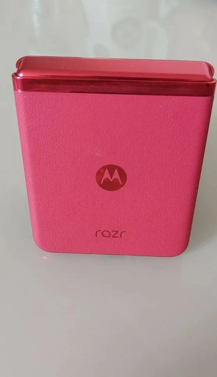 RAZR 40 ultra 