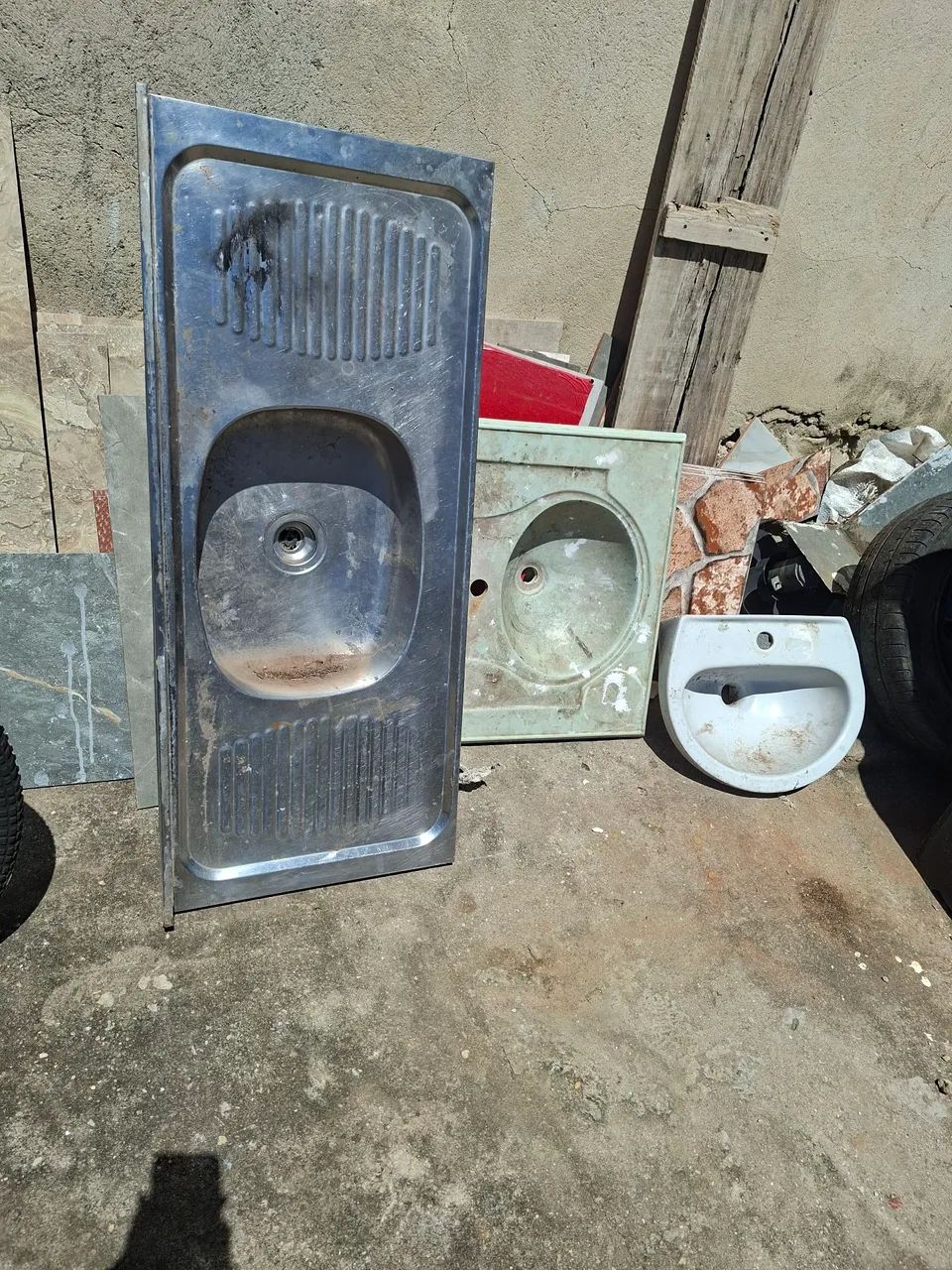 Vende-se 3 pia sendo que a da cozinha e da itatiaia 