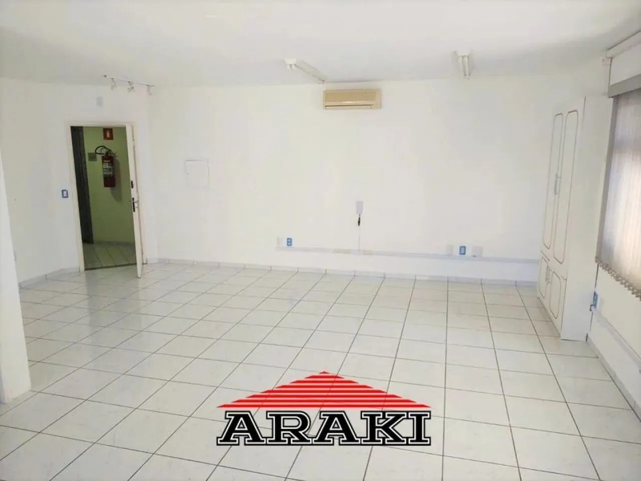 Sala comercial na Saúde.