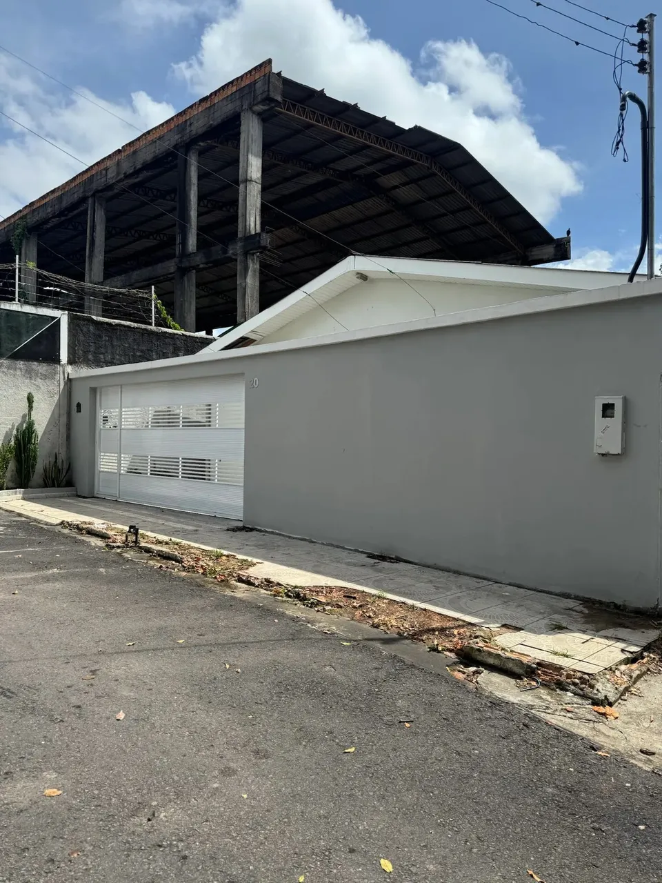 Na Cachoeirinha com 388 m ² e 04 quartos