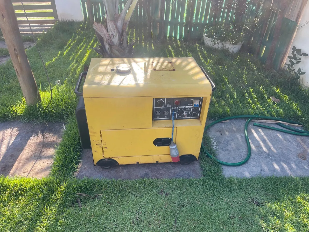 Vendo ou troco gerador de 8 kva cabinado
