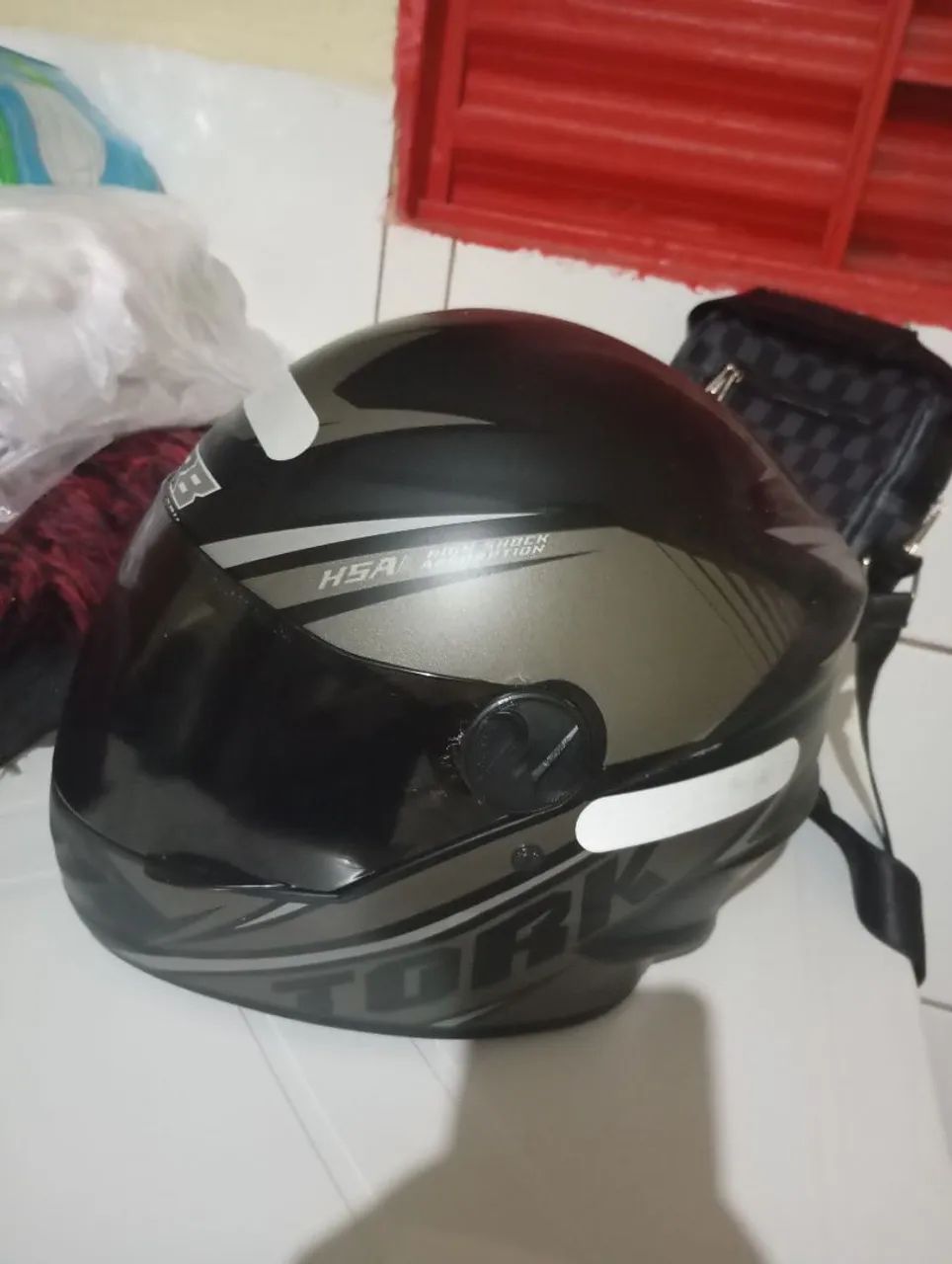 Capacete Tork Preto com detalhes