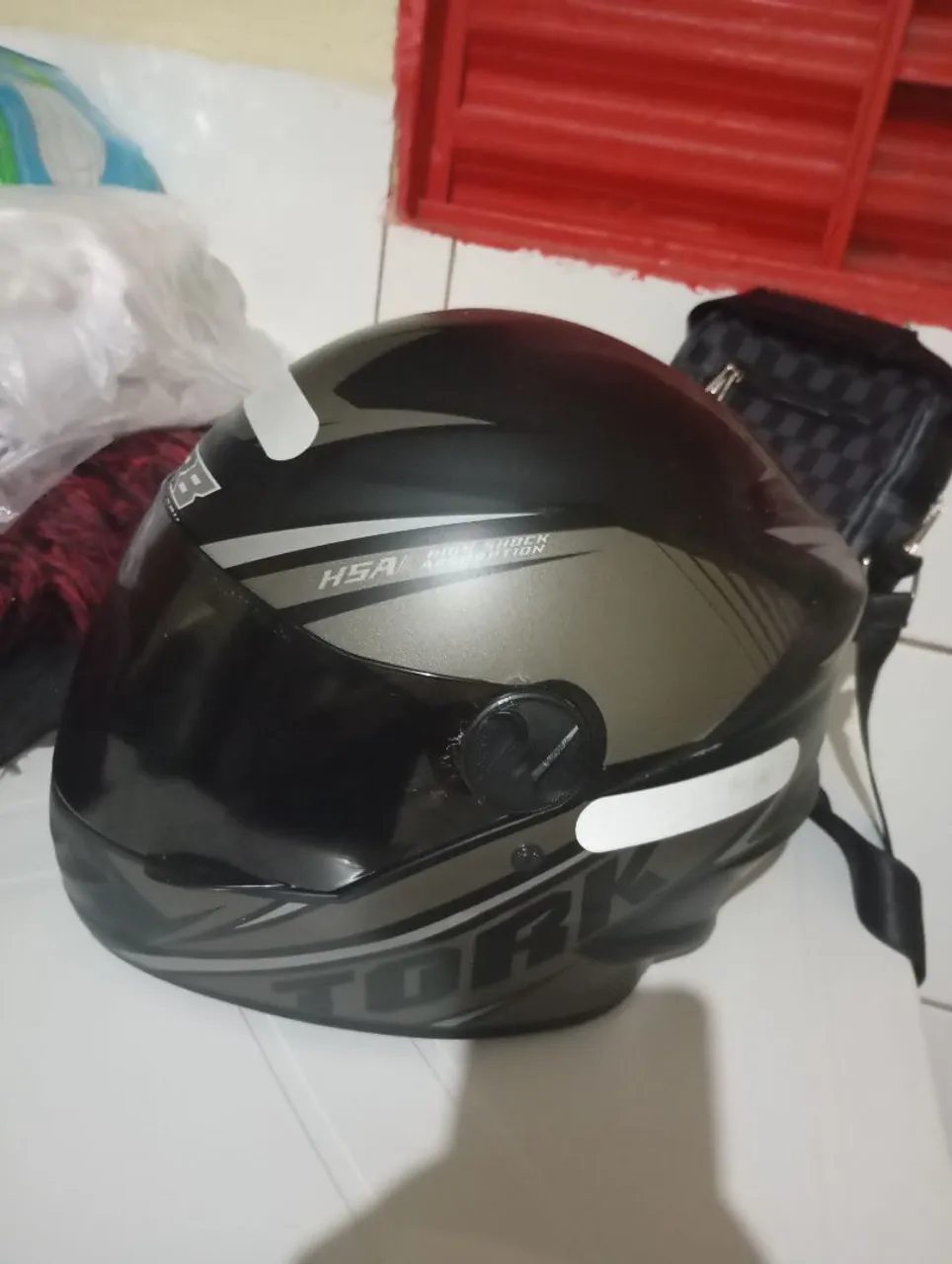 Capacete Tork Preto com detalhes