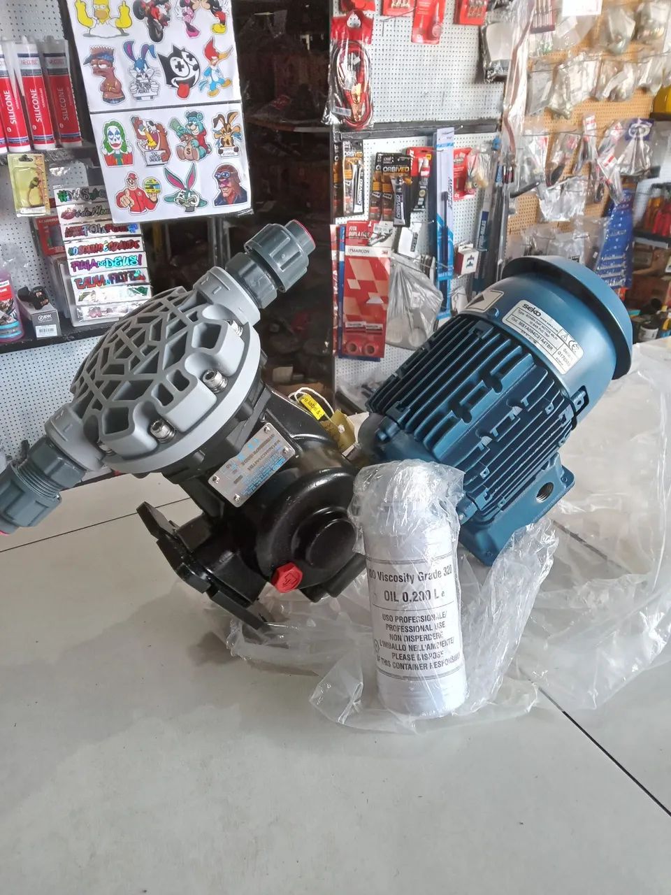 Bomba dosadora e motor elétrico