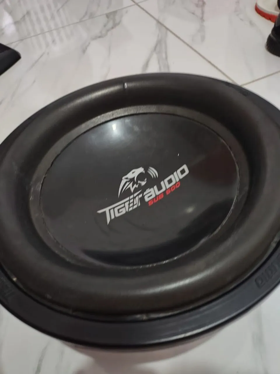 Grave 600 RMS tocando forte