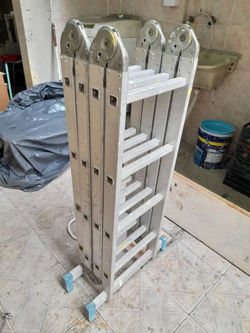 Escada de Alumínio Dobrável