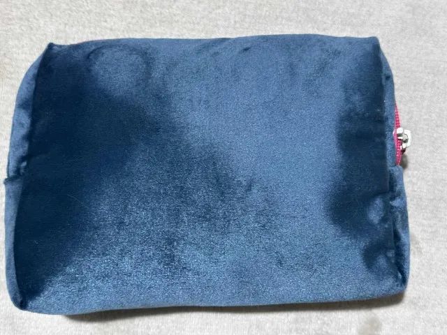 Necessaire de veludo azul com detalhe rosa - Foto 3
