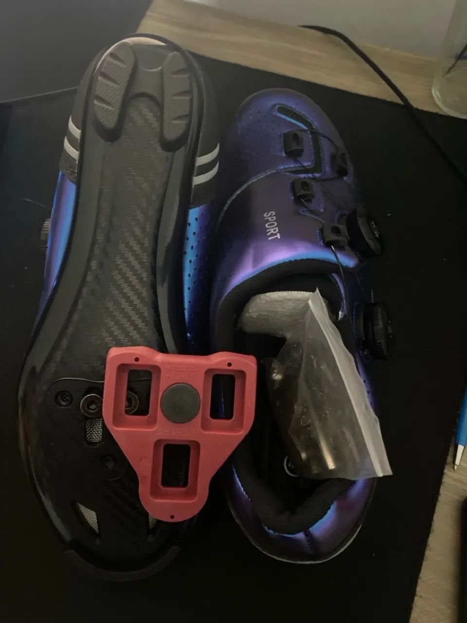 Sapatilha Ciclismo Speed com Cleats e Design Iridescente - Foto 2