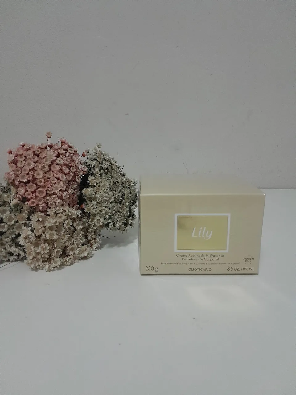 Lily Creme Acetinado Hidratante Desodorante Corporal 250g